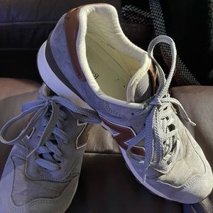 Men’s New Balance Size 11 Grey/Brown M1300 D width sneakers